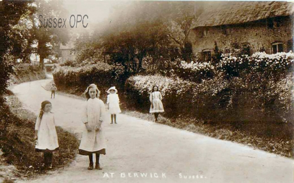 Image of Berwick - Children in the Street