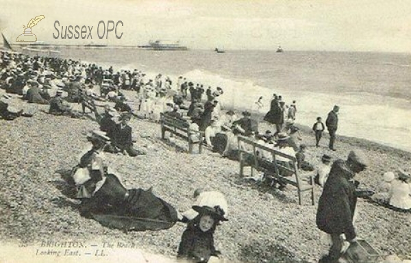Image of Brighton - Beach (Looking East)