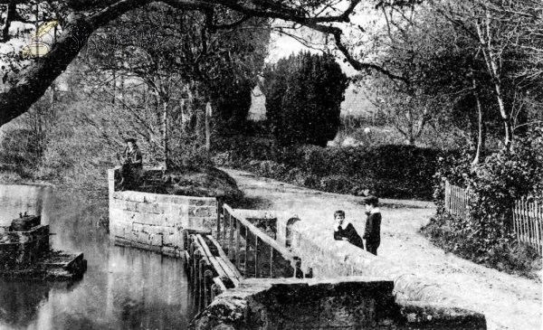 Image of Crowborough - Warren mill gates