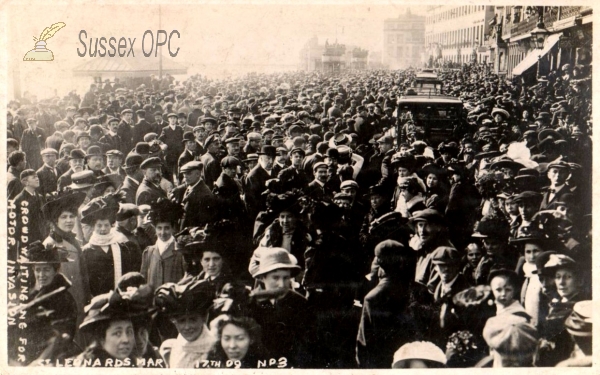 Image of St Leonards - Crowds waiting for Motor Invasion