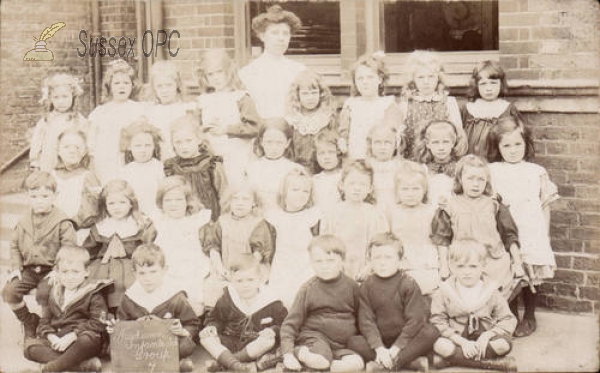 Image of Newhaven - Infant School (Group 7)