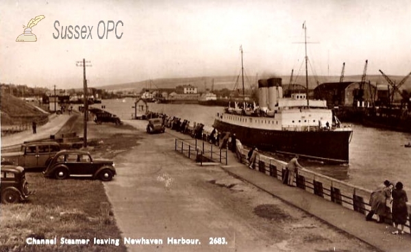 Newhaven - Steamer leaving harbour