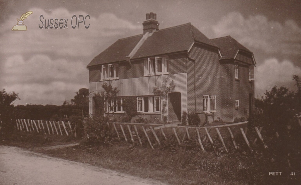 Image of Pett - House