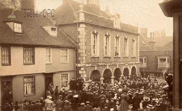 Image of Rye - Town Hall (Crowd)