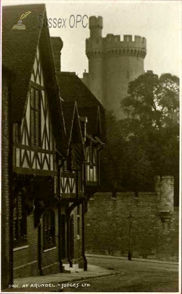 Arundel - Street scene and castle
