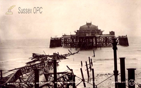 Image of Worthing - Wreck of the Pier, 22nd March 1913