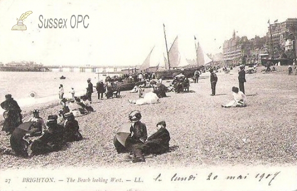 Image of Brighton - Beach (Looking west)