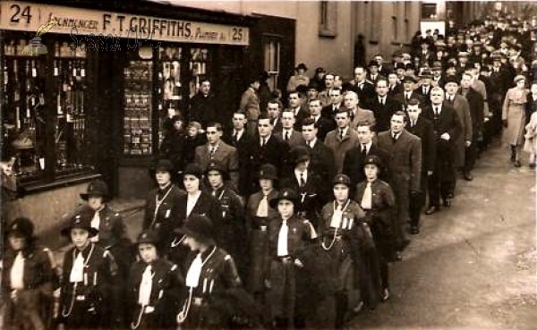 Image of Lewes - Station Road (Procession past F T Griffiths)