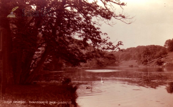 Arundel - Swanbourne Lake